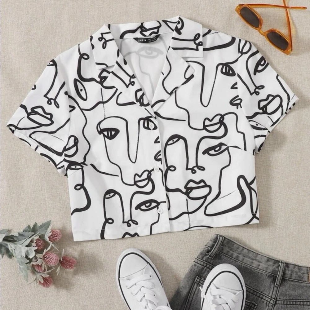 Notched Collar Figure Graphic Blouse